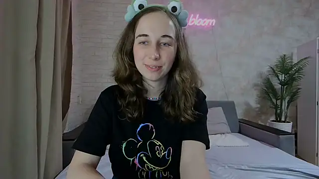 Snapshot of Anika_bloom chatting on 02/11/25, 06:19 Anika bloom online show from 02/11/25, 06:19