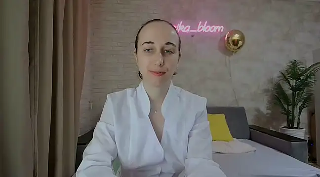 Snapshot of Anika_bloom chatting on 02/17/25, 10:58 Anika bloom online show from 02/17/25, 10:58