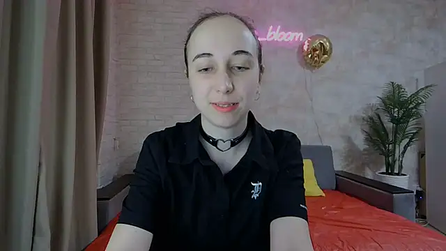 Snapshot of Anika_bloom chatting on 02/23/25, 11:04 Anika bloom online show from 02/23/25, 11:04