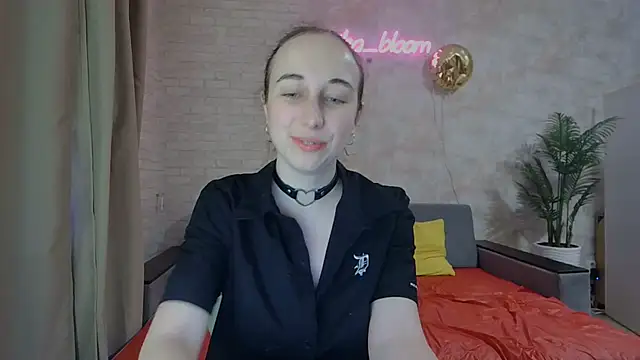 Snapshot of Anika_bloom chatting on 02/24/25, 05:11 Anika bloom online show from 02/24/25, 05:11