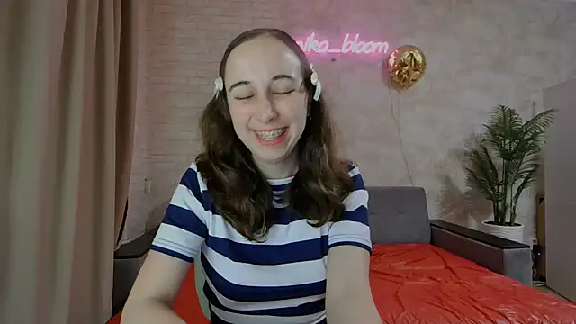 Snapshot of Anika_bloom chatting on 02/24/25, 08:36 Anika bloom online show from 02/24/25, 08:36