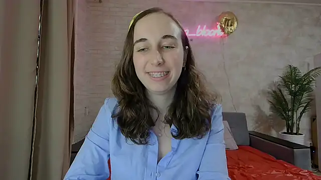 Snapshot of Anika_bloom chatting on 03/04/25, 08:13 Anika bloom online show from 03/04/25, 08:13