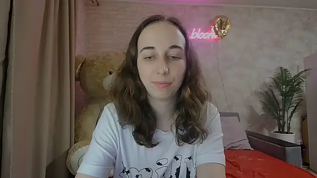 Snapshot of Anika_bloom chatting on 03/07/25, 02:57 Anika bloom online show from 03/07/25, 02:57