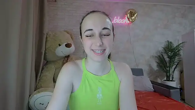 Snapshot of Anika_bloom chatting on 03/09/25, 11:56 Anika bloom online show from 03/09/25, 11:56