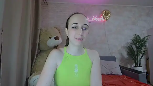 Snapshot of Anika_bloom chatting on 03/10/25, 03:01 Anika bloom online show from 03/10/25, 03:01