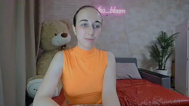 Snapshot of Anika_bloom chatting on 03/10/25, 11:38 Anika bloom online show from 03/10/25, 11:38