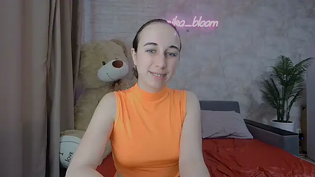 Snapshot of Anika_bloom chatting on 03/11/25, 07:04 Anika bloom online show from 03/11/25, 07:04