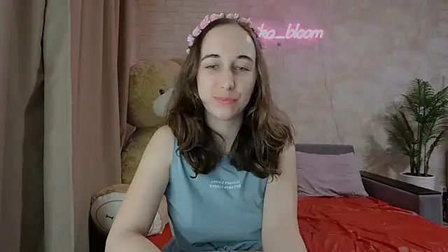 Snapshot of Anika_bloom chatting on 03/12/25, 08:10 Anika bloom online show from 03/12/25, 08:10