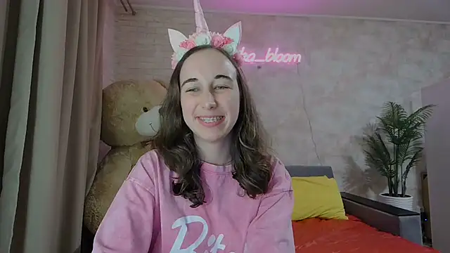 Snapshot of Anika_bloom chatting on 03/16/25, 12:01 Anika bloom online show from 03/16/25, 12:01