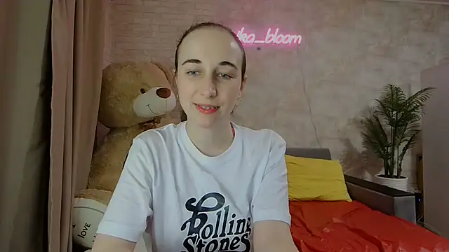 Snapshot of Anika_bloom chatting on 03/21/25, 01:24 Anika bloom online show from 03/21/25, 01:24