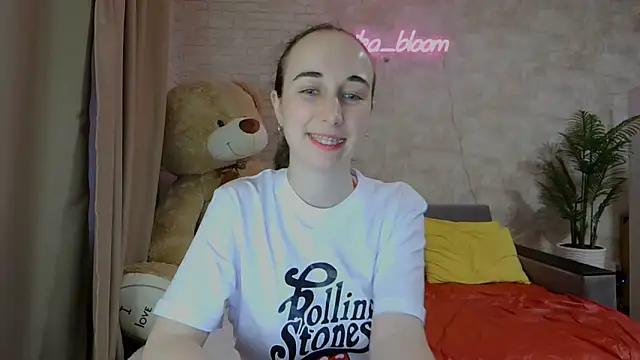 Snapshot of Anika_bloom chatting on 03/21/25, 04:49 Anika bloom online show from 03/21/25, 04:49