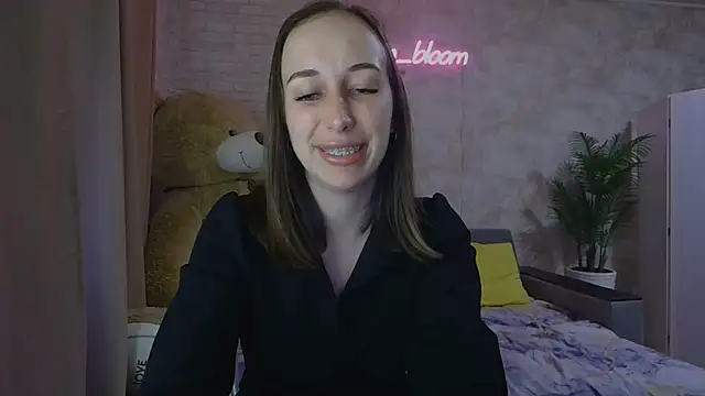 Snapshot of Anika_bloom chatting on 09/16/25, 01:45 Anika bloom online show from 09/16/25, 01:45