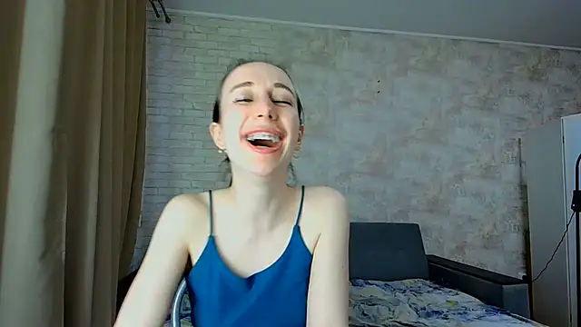 Snapshot of Anika_bloom chatting on 06/20/26, 06:05 Anika bloom online show from 06/20/26, 06:05