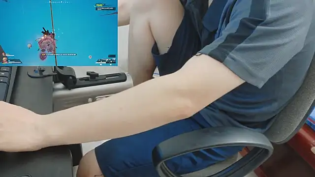 Snapshot of MIXEMKUTAKO chatting on 10/17/25, 01:35 MIXEMKUTAKO online show from 10/17/25, 01:35