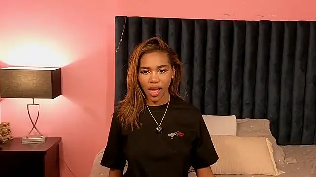 Lily Miiller online show from 09/10/25, 09:59