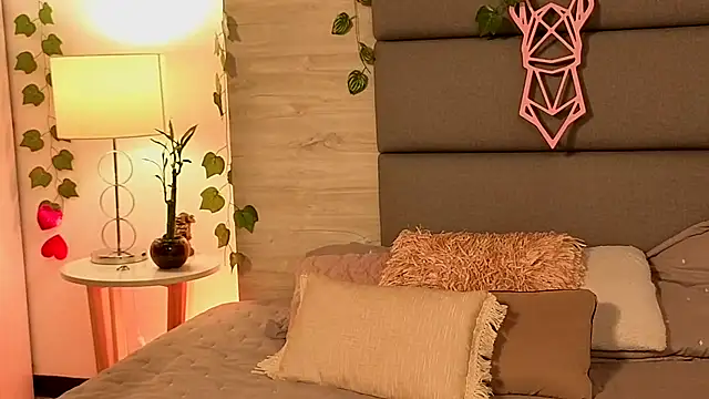 Lily Miiller online show from 10/03/25, 08:17