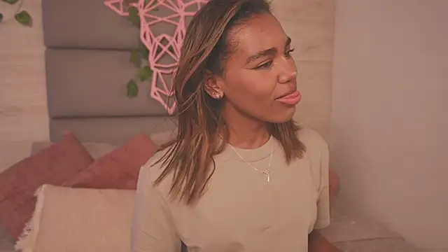 Lily Miiller online show from 11/26/25, 08:43