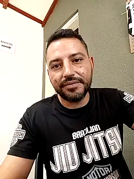 Snapshot of P4uzud4O chatting on 03/21/26, 01:37 P4uzud4O online show from 03/21/26, 01:37