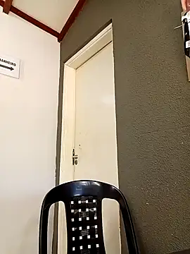 Snapshot of P4uzud4O chatting on 03/28/26, 11:43 P4uzud4O online show from 03/28/26, 11:43