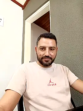 Snapshot of P4uzud4O chatting on 03/29/26, 01:33 P4uzud4O online show from 03/29/26, 01:33