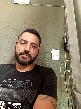 Snapshot of P4uzud4O chatting on 04/11/26, 04:11 P4uzud4O online show from 04/11/26, 04:11