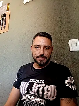 Snapshot of P4uzud4O chatting on 04/17/26, 02:31 P4uzud4O online show from 04/17/26, 02:31