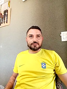 Snapshot of P4uzud4O chatting on 04/22/26, 02:18 P4uzud4O online show from 04/22/26, 02:18