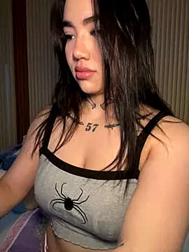 Nickiiiii online show from 10/18/25, 04:52