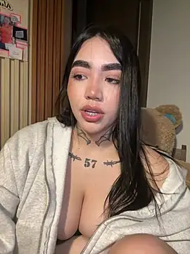 Snapshot of Nickiiiii chatting on 03/22/26, 04:38 Nickiiiii online show from 03/22/26, 04:38