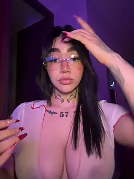 Snapshot of Nickiiiii chatting on 04/12/26, 06:40 Nickiiiii online show from 04/12/26, 06:40