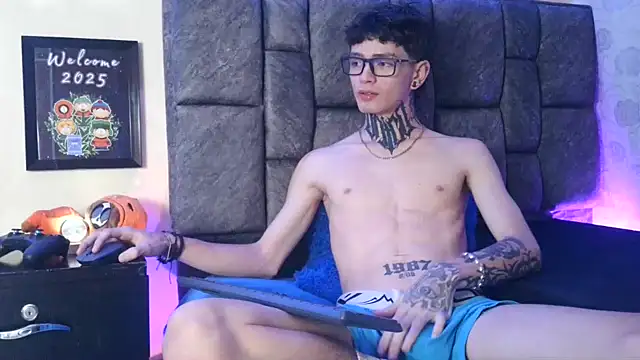 Snapshot of Dan_brownn chatting on 01/22/25, 07:13 Dan brownn online show from 01/22/25, 07:13