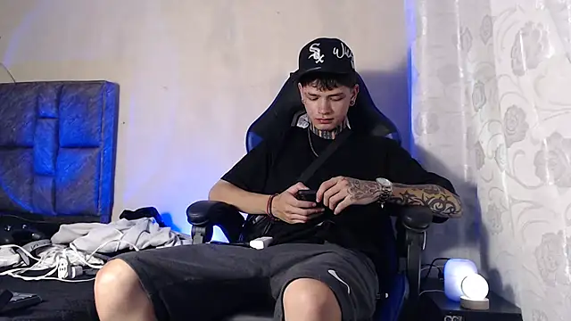 Snapshot of Dan_brownn chatting on 11/13/25, 11:25 Dan brownn online show from 11/13/25, 11:25