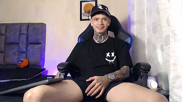 Snapshot of Dan_brownn chatting on 03/07/26, 02:08 Dan brownn online show from 03/07/26, 02:08