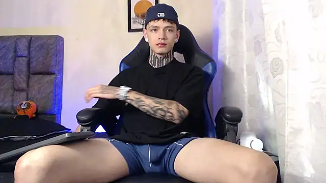 Snapshot of Dan_brownn chatting on 04/03/26, 02:20 Dan brownn online show from 04/03/26, 02:20