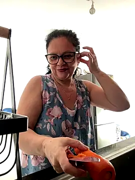 Snapshot of Sharongirl07 chatting on 10/28/25, 12:30 Sharongirl07 online show from 10/28/25, 12:30