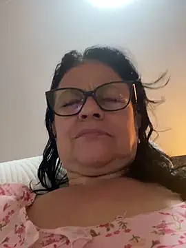 Snapshot of Sharongirl07 chatting on 05/17/26, 12:52 Sharongirl07 online show from 05/17/26, 12:52