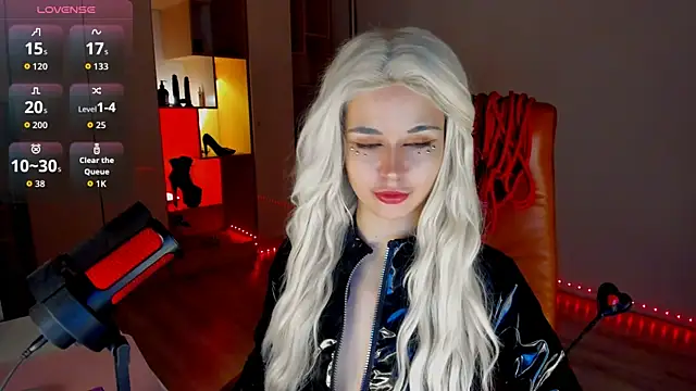 Snapshot of mollyposhh chatting on 03/11/26, 06:03 mollyposhh online show from 03/11/26, 06:03