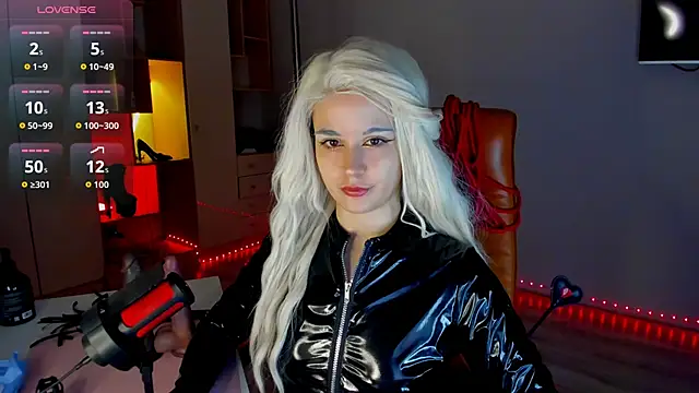 Snapshot of mollyposhh chatting on 03/20/26, 06:57 mollyposhh online show from 03/20/26, 06:57