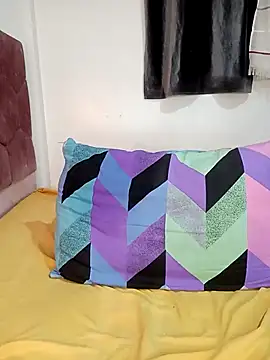 Snapshot of Orlasx chatting on 10/16/25, 10:22 Orlasx online show from 10/16/25, 10:22