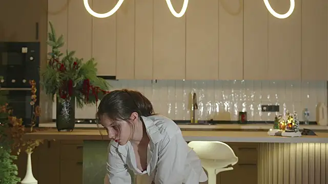 Snapshot of whisper_of_love chatting on 12/16/25, 02:05 whisper of love online show from 12/16/25, 02:05