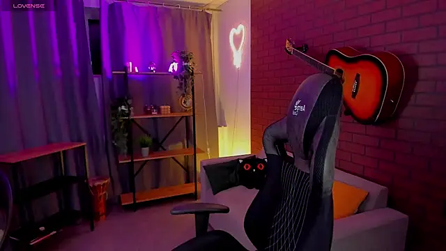 Snapshot of Sharon_Evansi chatting on 01/04/25, 09:32 Sharon Evansi online show from 01/04/25, 09:32