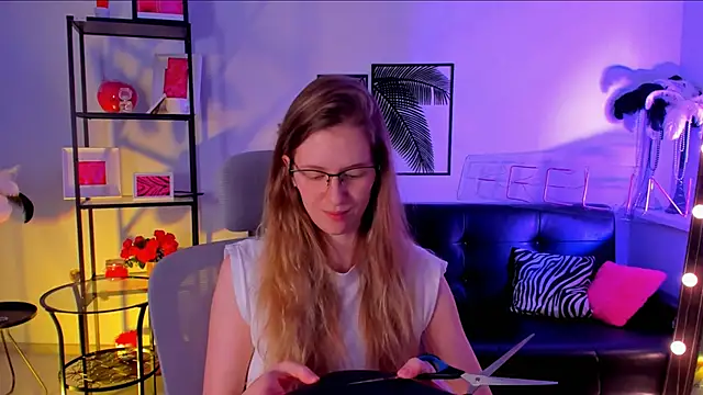 Snapshot of Sharon_Evansi chatting on 03/14/25, 05:57 Sharon Evansi online show from 03/14/25, 05:57