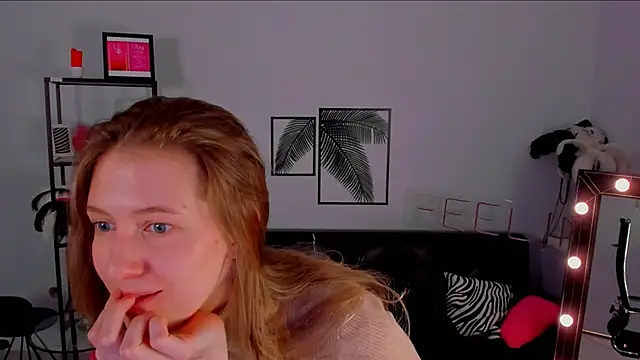 Snapshot of Sharon_Evansi chatting on 03/20/25, 11:38 Sharon Evansi online show from 03/20/25, 11:38