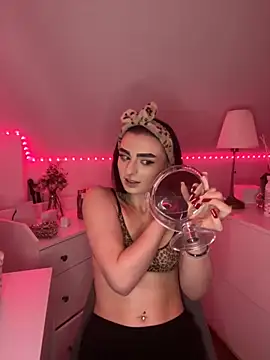 Snapshot of AdelinaAlia chatting on 10/25/25, 11:29 AdelinaAlia online show from 10/25/25, 11:29