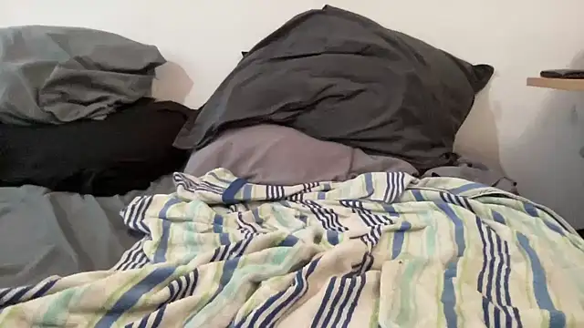 Snapshot of gothicboy18 chatting on 01/06/26, 04:54 gothicboy18 online show from 01/06/26, 04:54