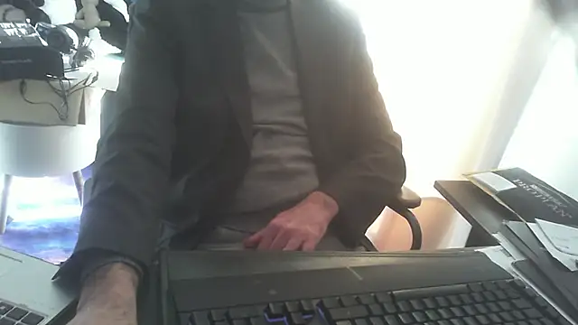 shyfrenchcock1 online show from 01/31/25, 09:37