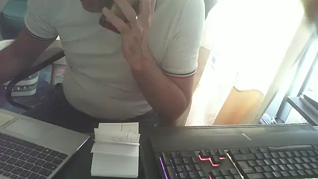 Snapshot of shyfrenchcock1 chatting on 06/01/26, 12:18 shyfrenchcock1 online show from 06/01/26, 12:18