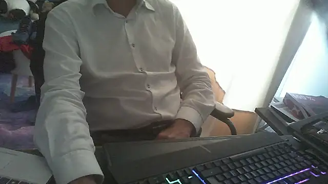 Snapshot of shyfrenchcock1 chatting on 06/11/26, 12:58 shyfrenchcock1 online show from 06/11/26, 12:58