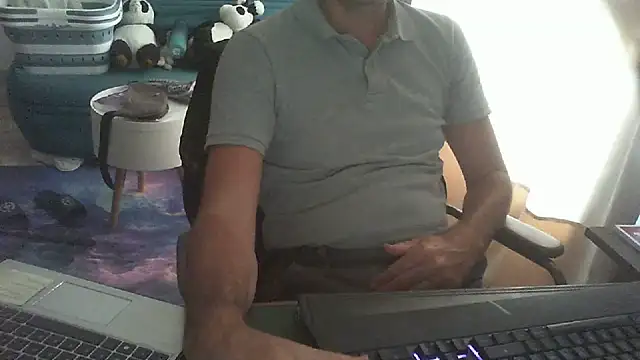 Snapshot of shyfrenchcock1 chatting on 07/08/26, 01:15 shyfrenchcock1 online show from 07/08/26, 01:15