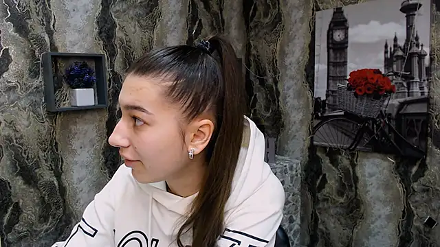 KarolinaRosse  online show from 02/01/25, 07:15